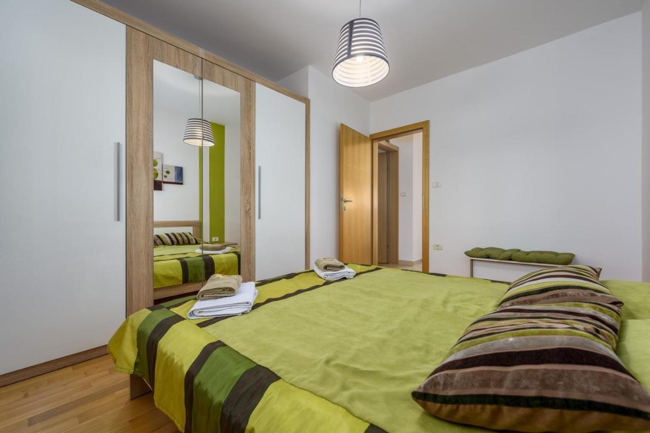 Flora House With Apartment Zambratija  Exterior photo