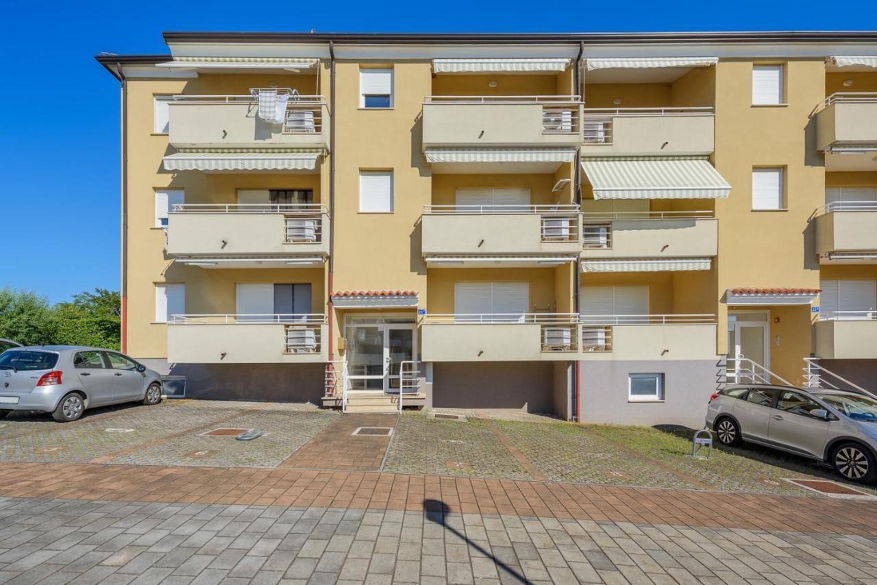 Flora House With Apartment Zambratija  Exterior photo