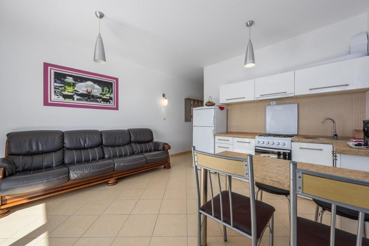 Flora House With Apartment Zambratija  Exterior photo