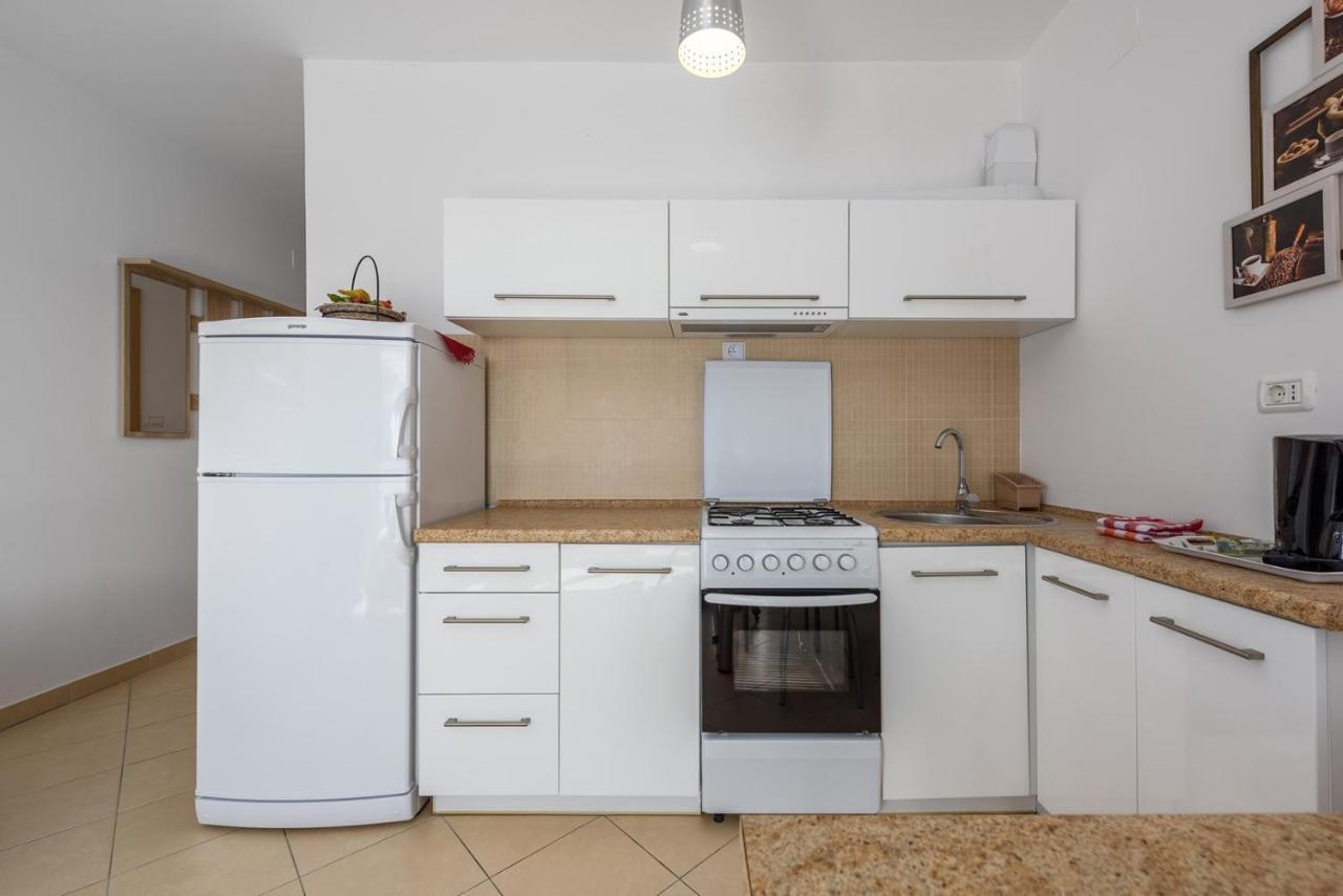 Flora House With Apartment Zambratija  Exterior photo